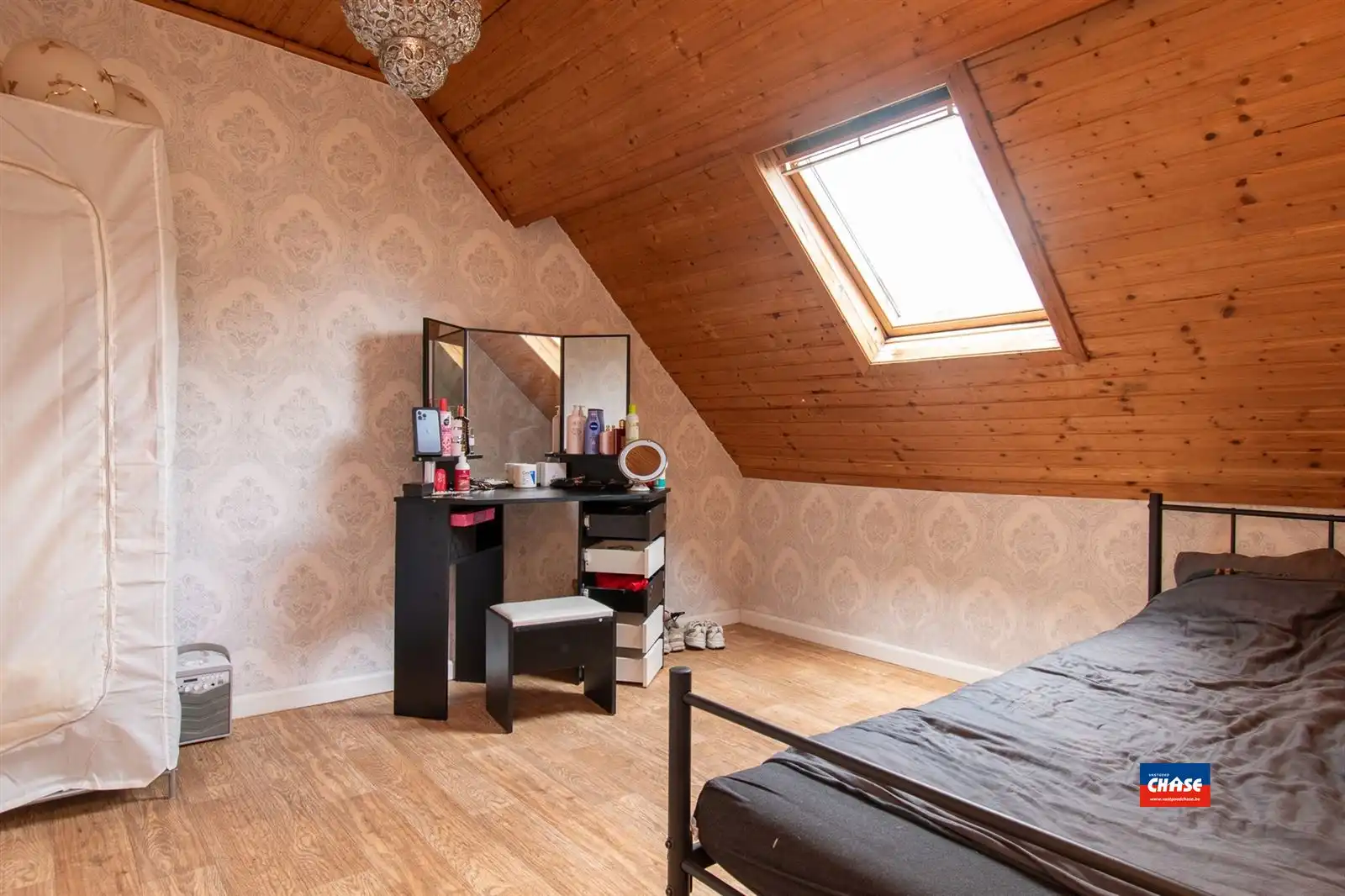 Gerenoveerde rijwoning met 4/5 slaapkamers en grote tuin foto 20