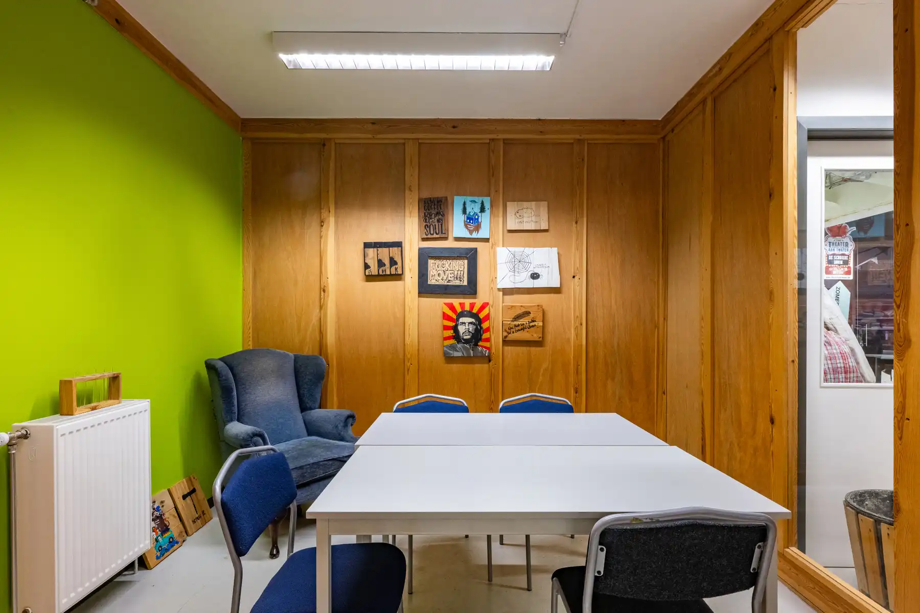 Ruim en veelzijdig bedrijfspand met parking en opslag foto 33