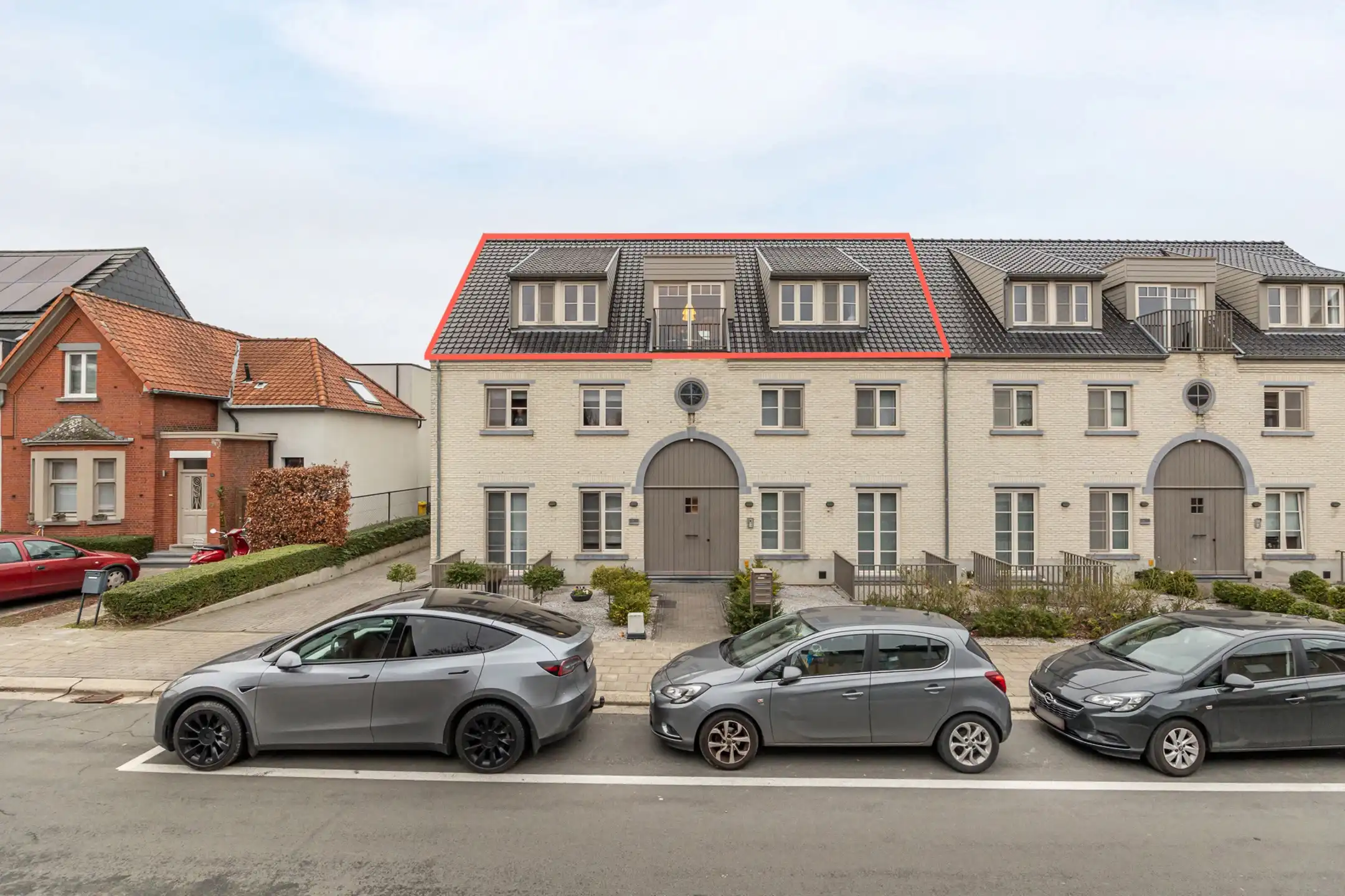 Knap dakappartement met fantastisch terras + garagebox foto 2