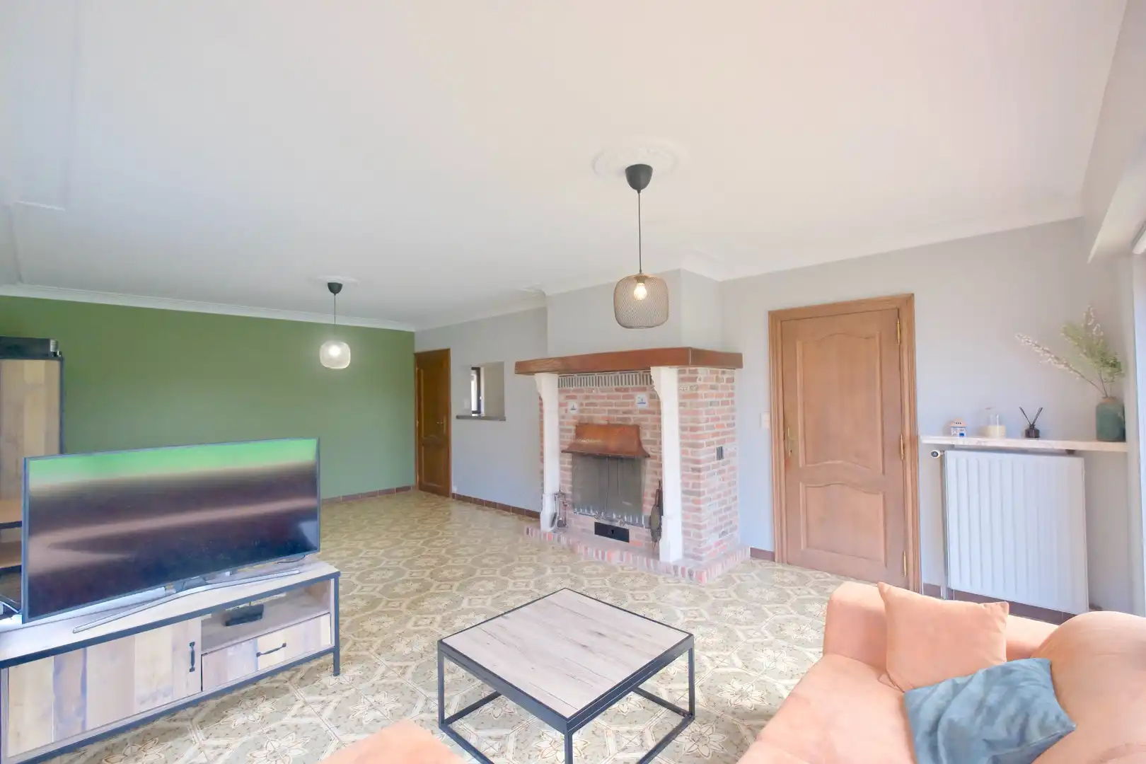 Rustig gelegen woning met 3 slpks en garage op perceel van 585 m²! foto 2