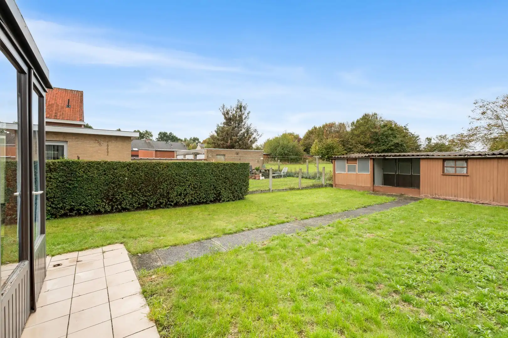 Zeer ruime kloeke woning met grote tuin! foto 23