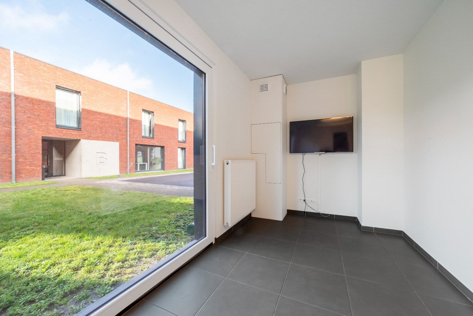 Verhuurde studentenflat met kitchenette en badkamer en staanplaats foto 9