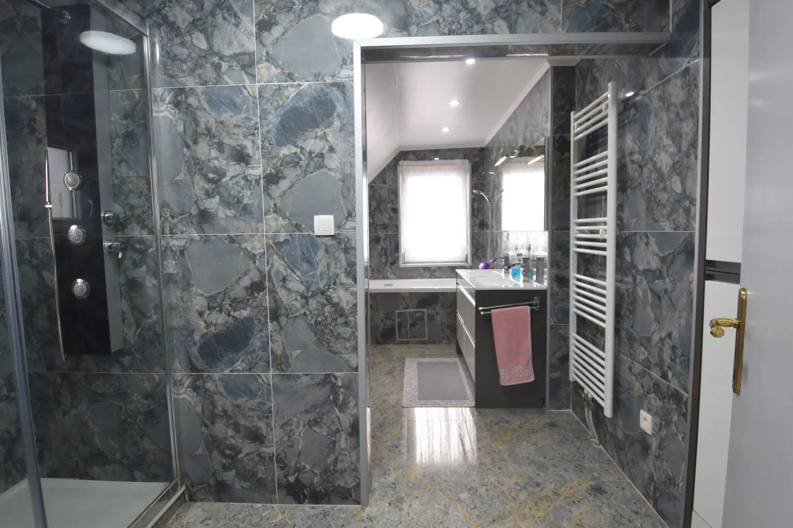 Gezellige woning met garage, veranda en 4 slaapkamers in Nieuwkerken foto 20