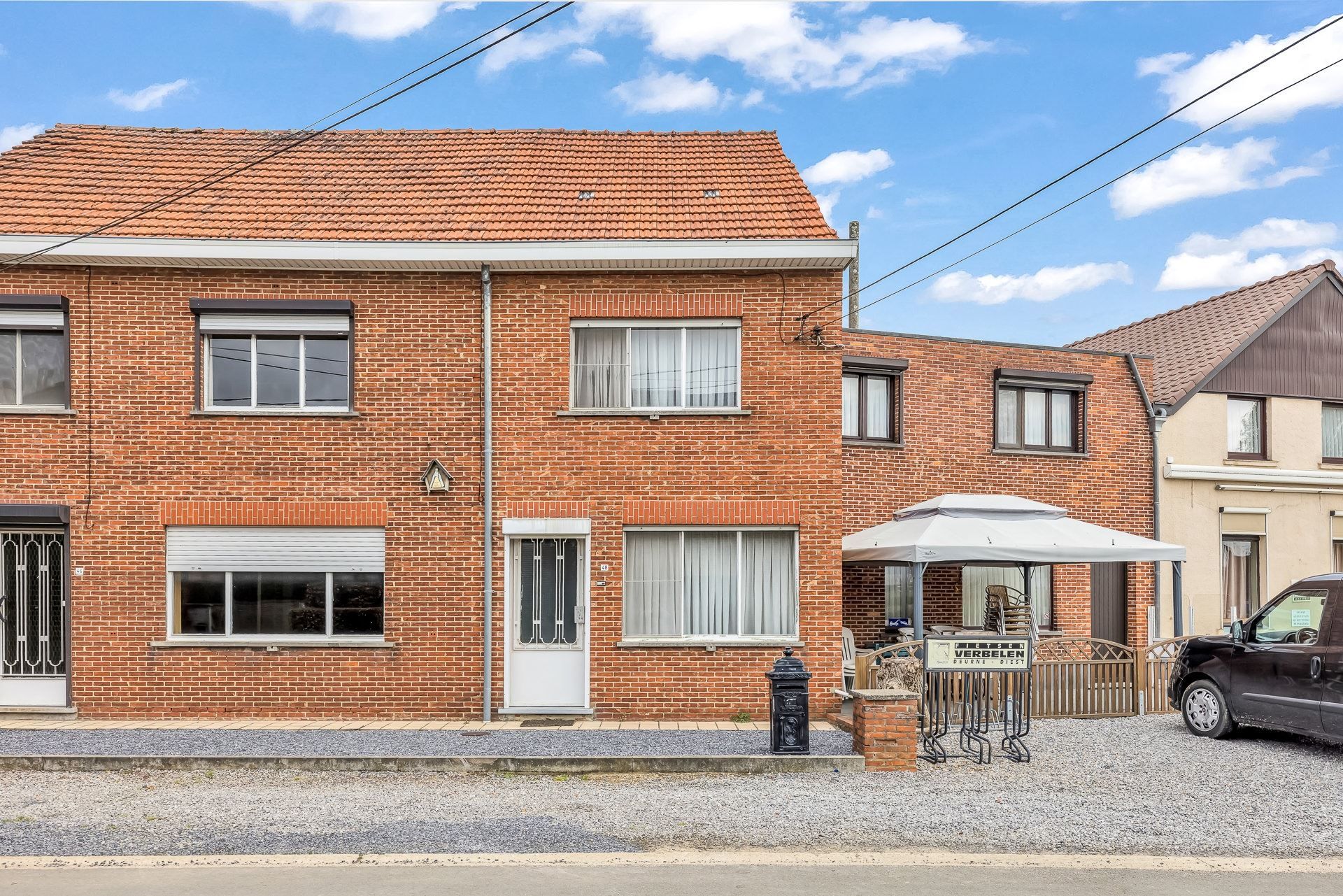 Leuke woning met 2 slaapkamers en koertje in de Schomstraat, nabij het centrum van Deurne (Diest) foto 1