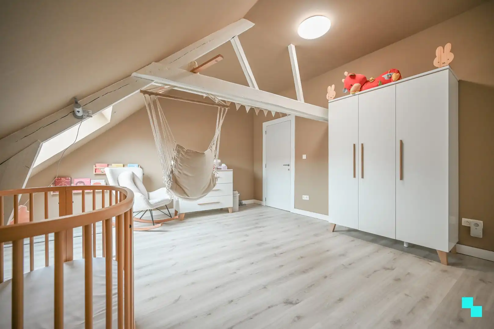 Compleet gerenoveerde ééngezinswoning met 3 slaapkamers en gezellige tuin foto 19