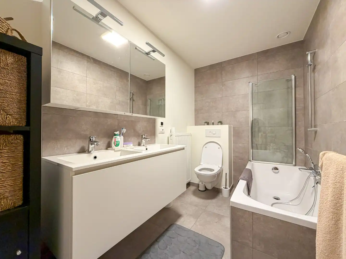 Instapklare rijwoning met 3 slpk, garage en tuin, Roeselare foto 16