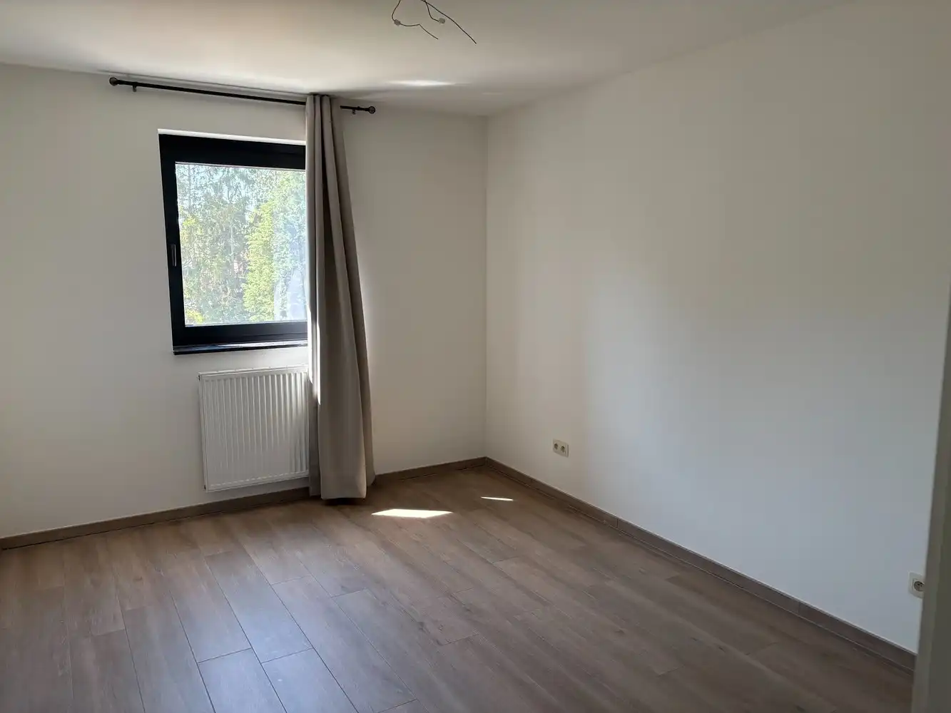 Mooi recent appartement met 2 slk, terras en ondergrondse parking met berging foto 9