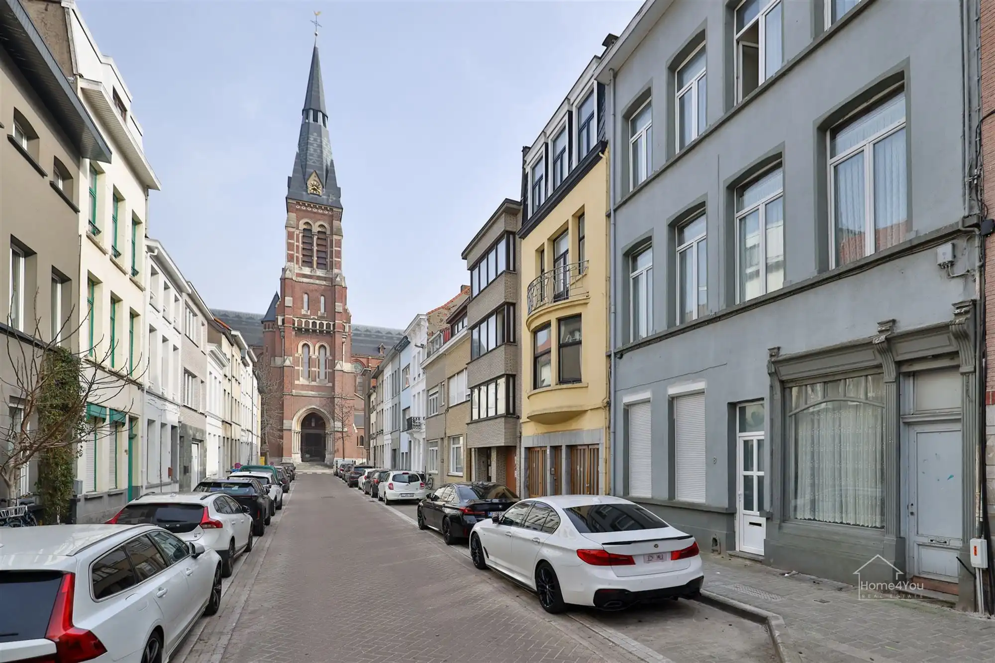 Ruime woning met meerdere slaapkamers en overdekt terras  foto 2