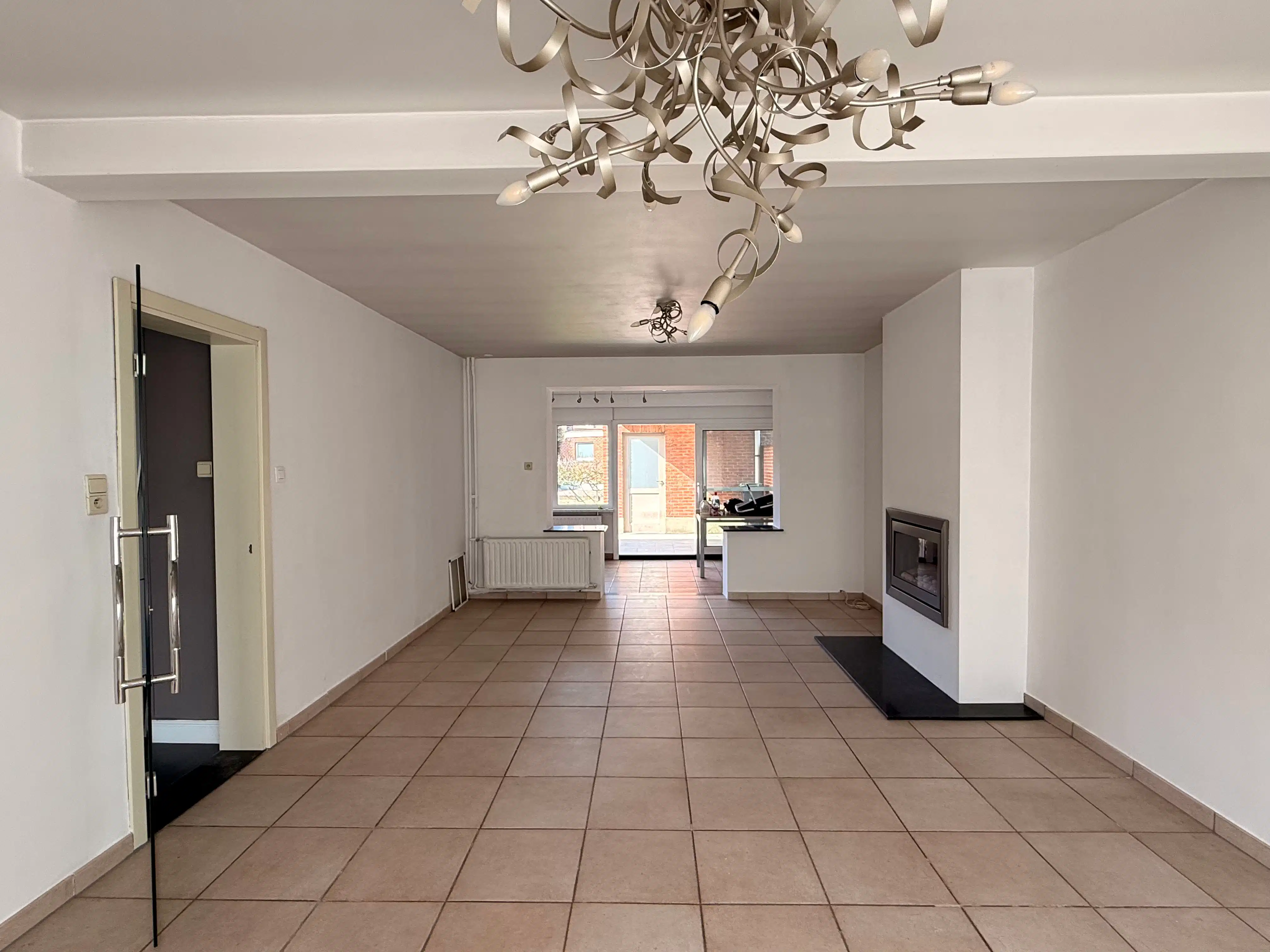 Charmante woning met 4 slaapkamers, tuin en achteruitweg in Puurs-Sint-Amands foto 3