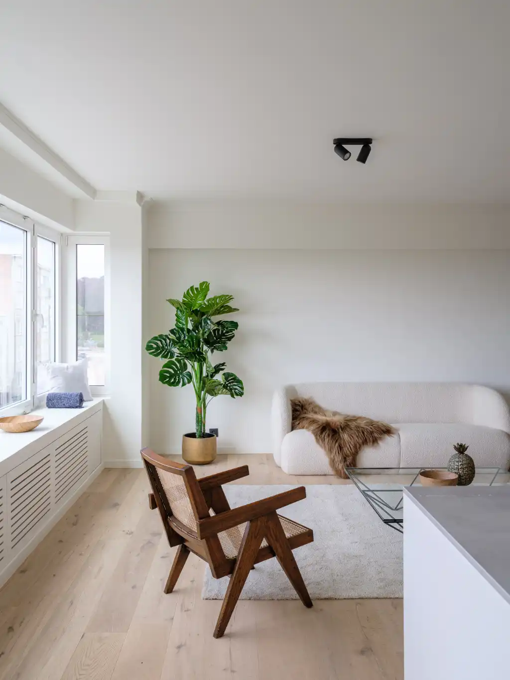 Ruim en lichtrijk 3 slpk appartement met terras nabij het station Gent-Sint-Pieters foto 3