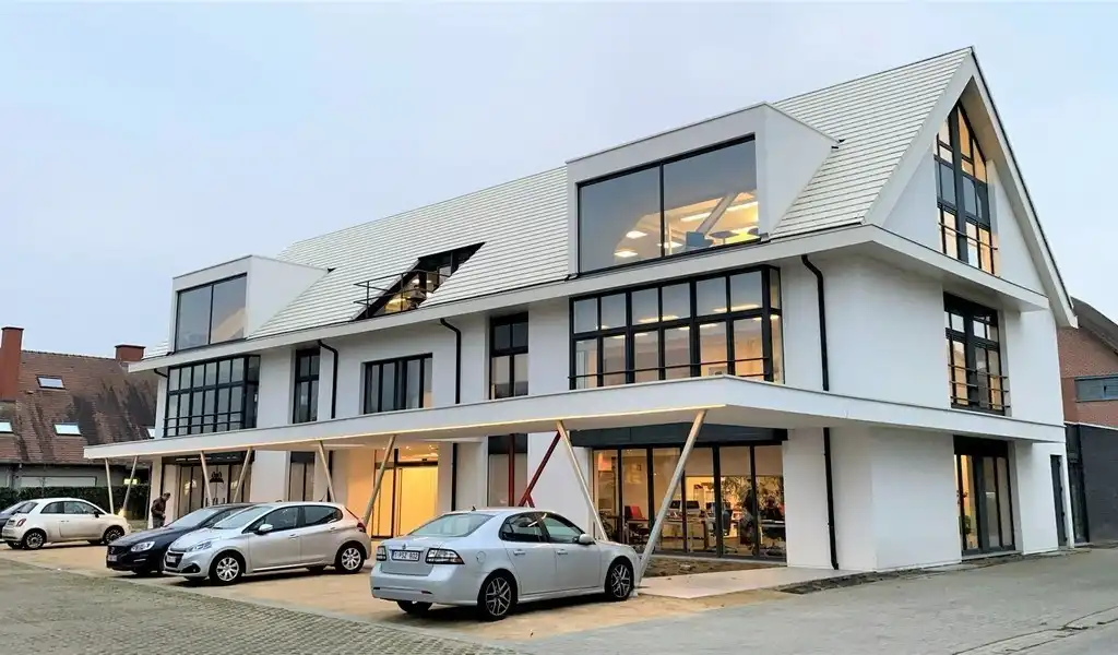 Lichtrijk kantoor te huur op zichtlocatie te Sint-Martens-Latem foto 11