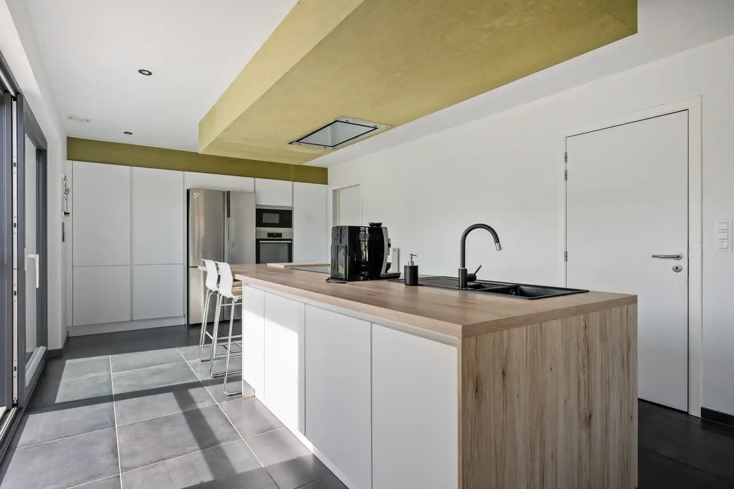 Energiezuinige villa met praktijkruimte en 4 slpkrs foto 4