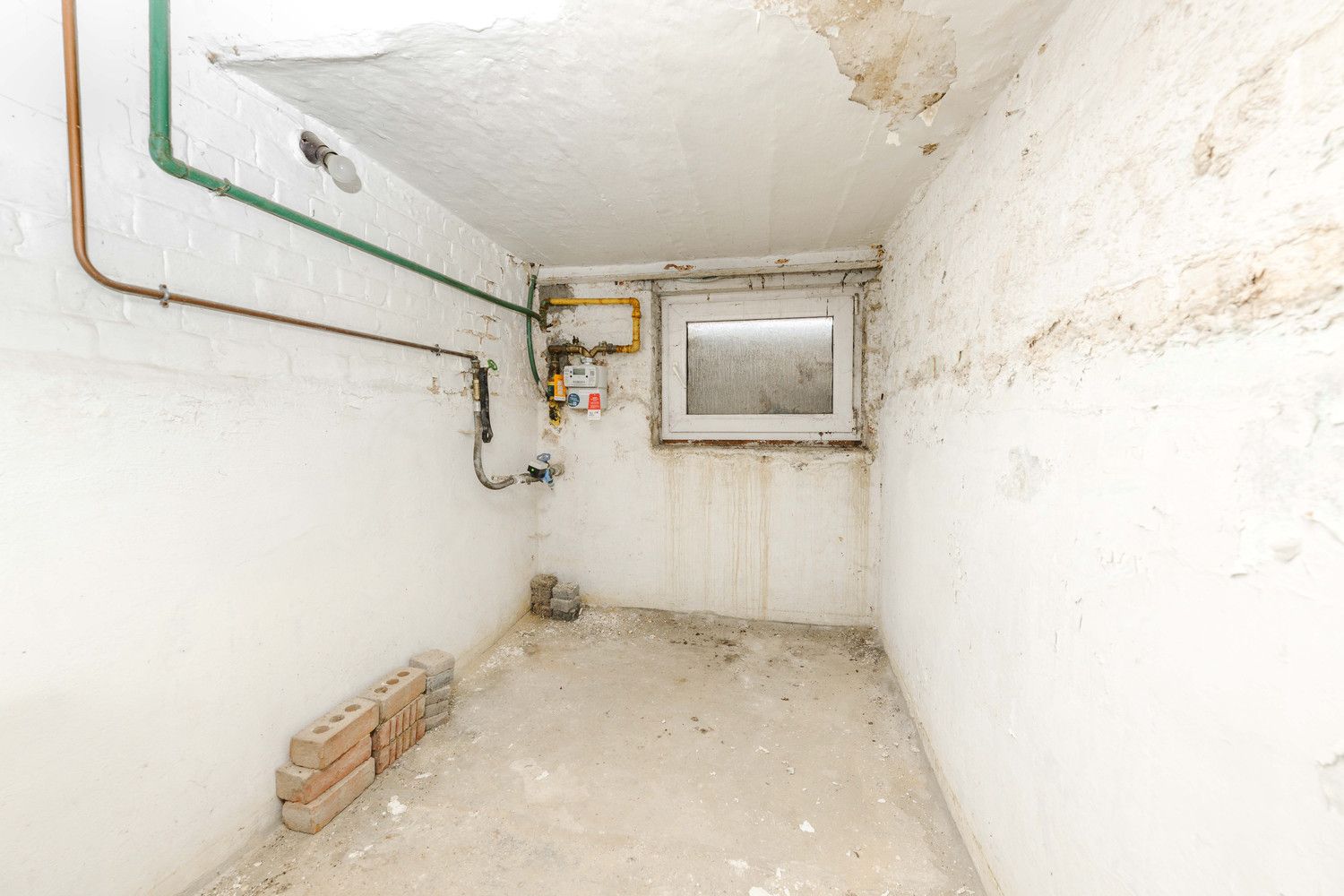 Totaal te renoveren woning te Pittem. foto 8