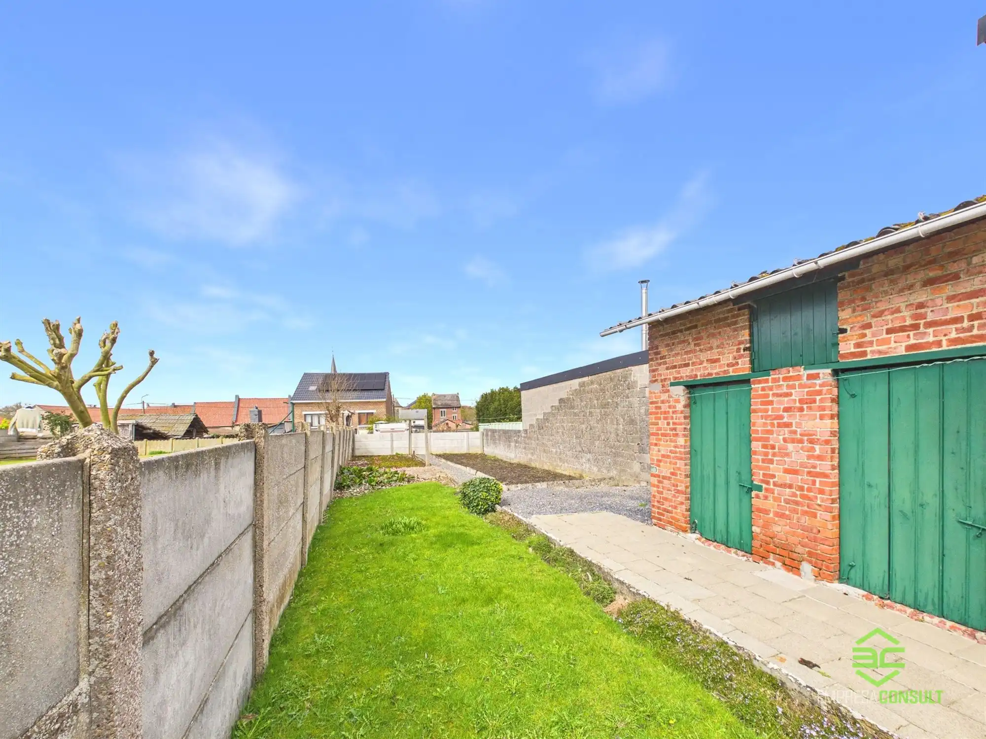 Centraal gelegen te renoveren woning met 3/5slpk! foto 17