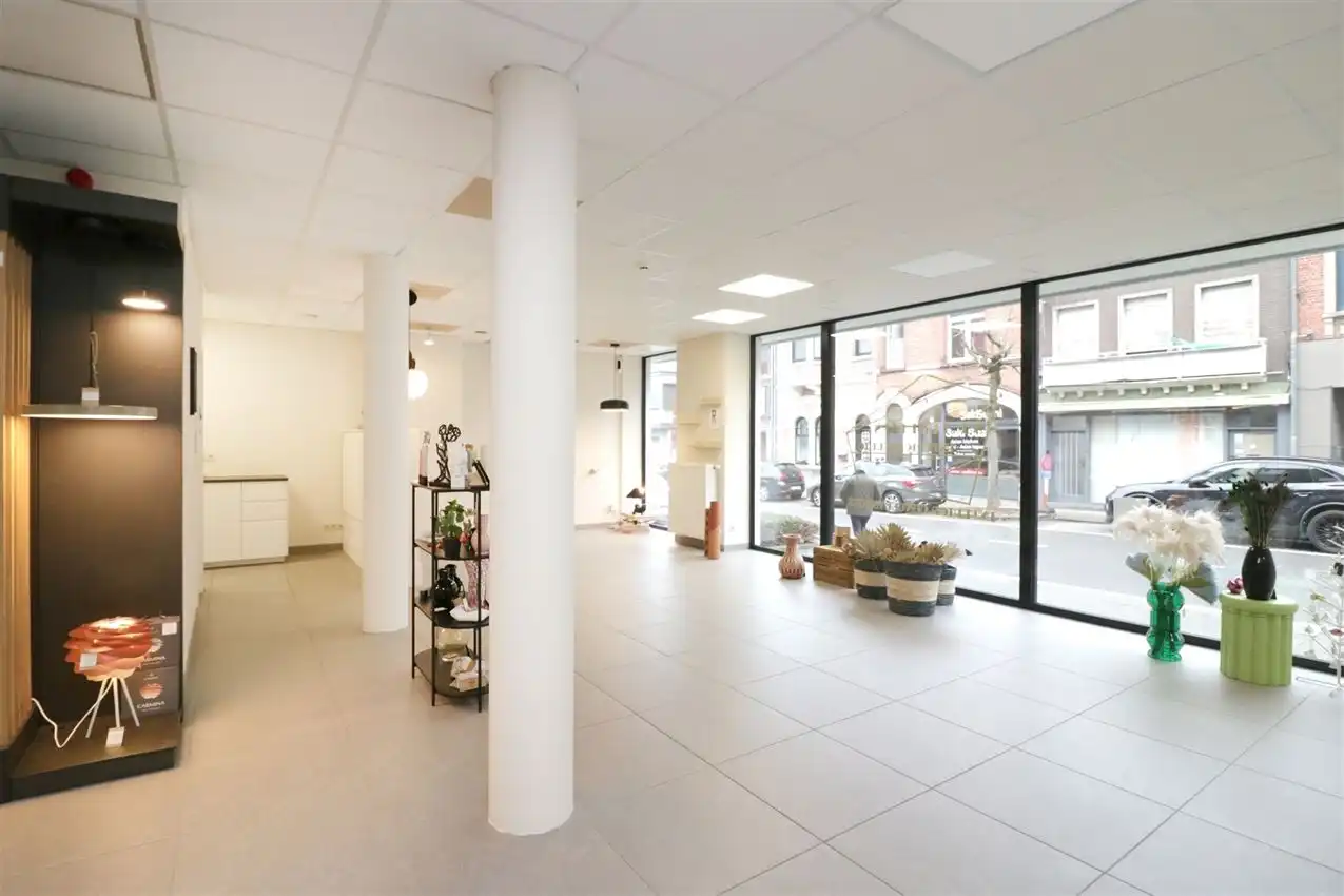 handelszaak met grote zichtbaarheid te midden van centrum foto 23