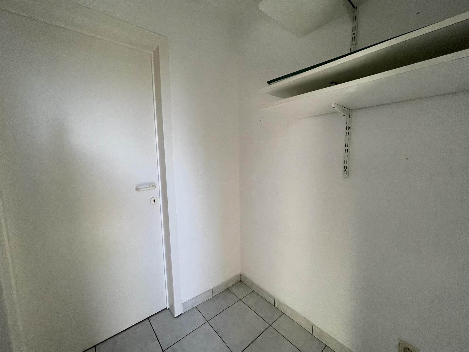 WICHELEN - Gelijkvloers appartement met garage. foto 4