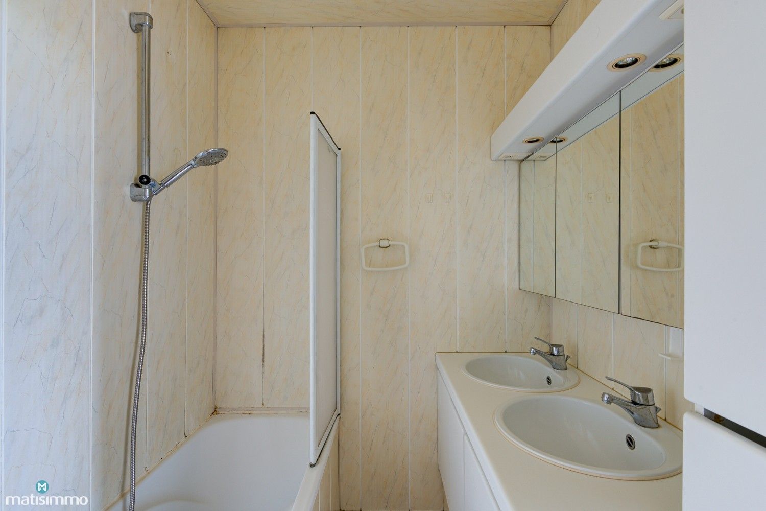 INSTAPKLAAR APPARTEMENT MET 2 SLAAPKAMERS EN WEIDS UITZICHT NABIJ STADSCENTRUM GENK foto 20