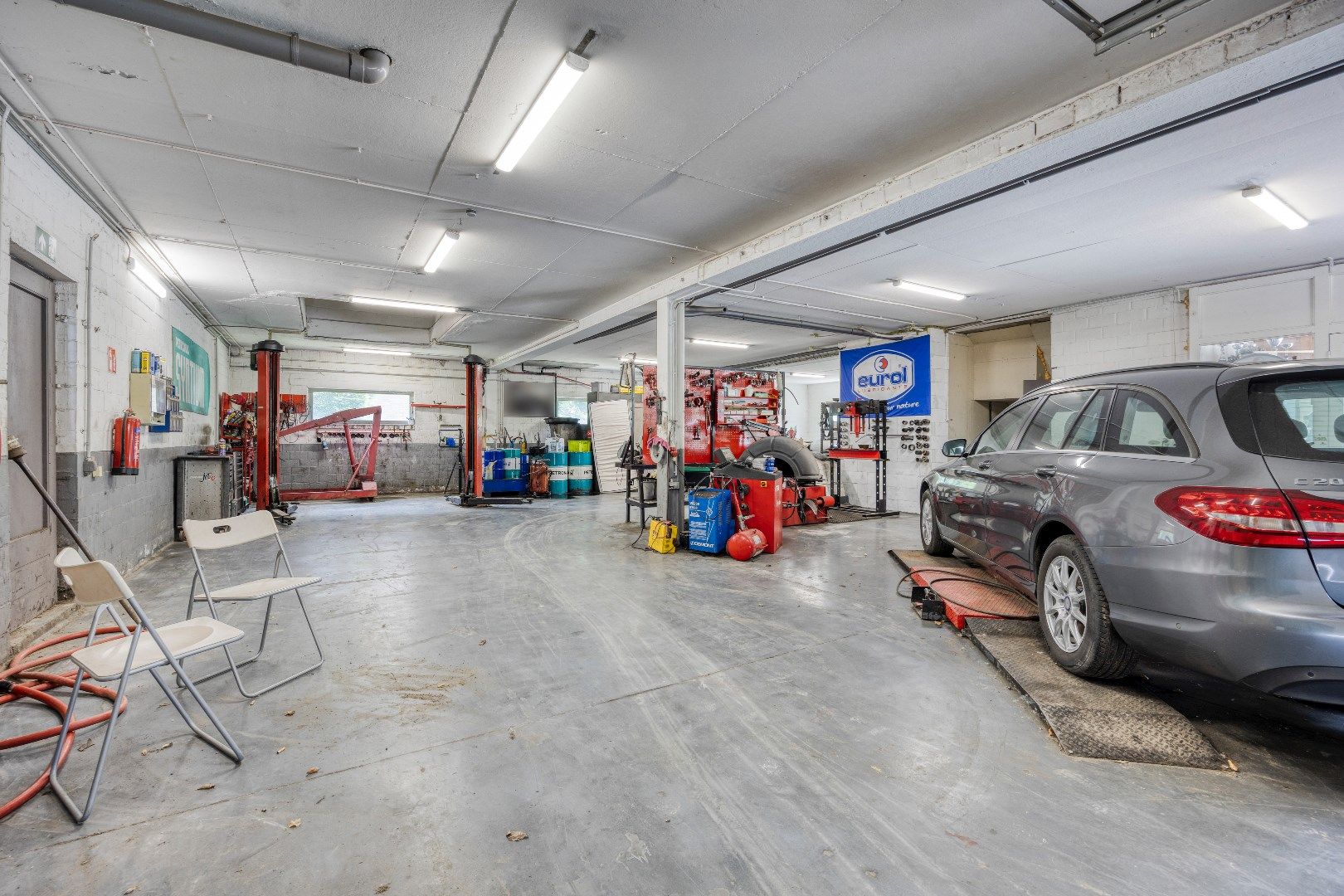 Reusachtige open bebouwing met werkplaats en magazijn! foto 8