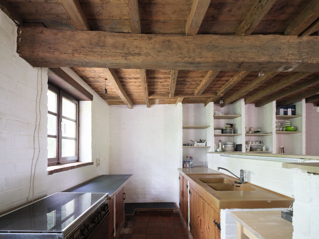 Dikkelvenne – Te renoveren hoeve op een terrein van 2.179 m², omgeven door groen en weides. foto 4