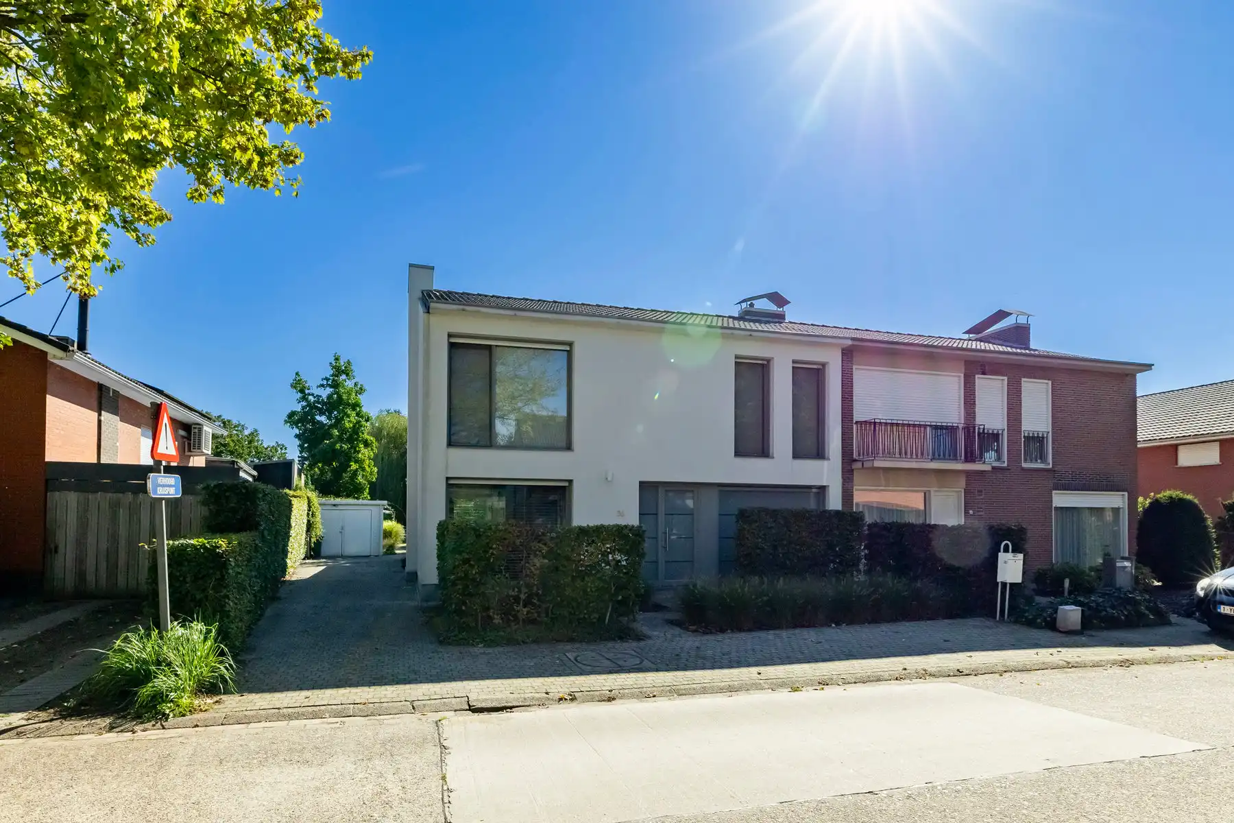 Instapklare gezinswoning met 4 slk op 876m²  foto {{pictureIndex}}