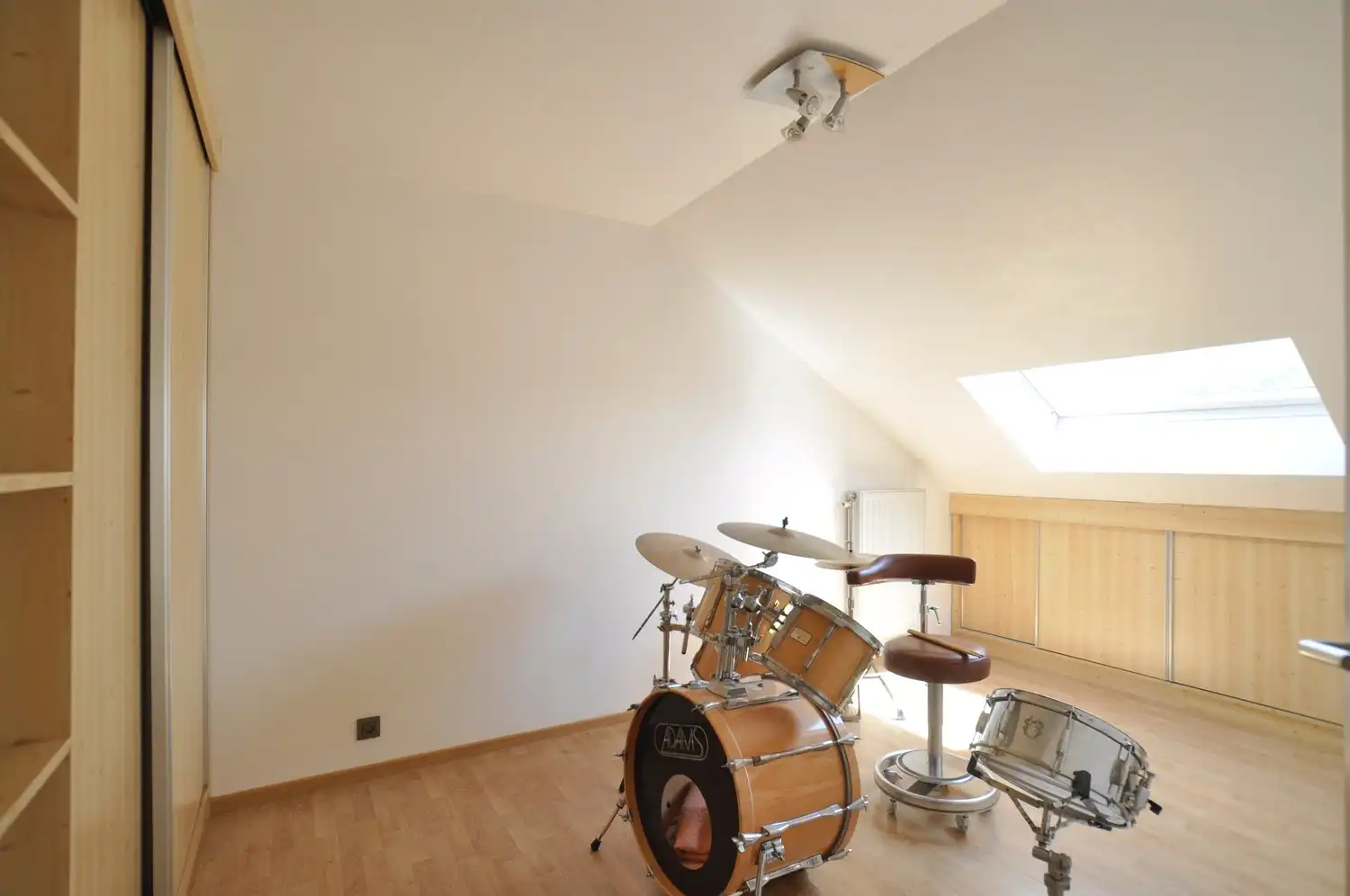 Modern, instapklaar appartement (194 m²) met 3 slaapkamers, 2 badkamers, een dubbele garage en riante kelder foto 20