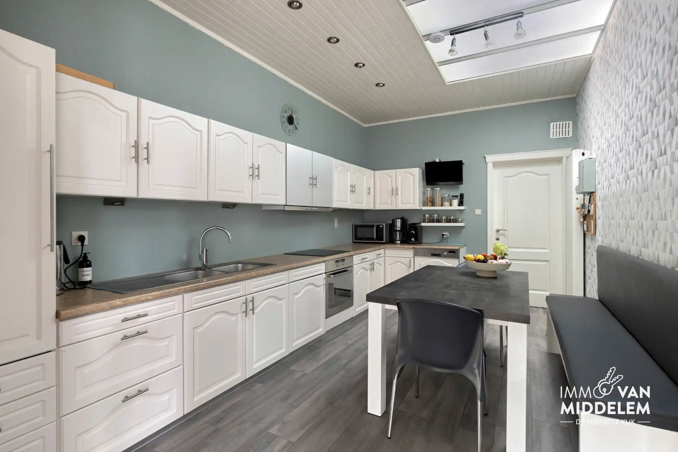 RUIME BUNGALOW MET 4 SLAAPKAMERS, GARAGE EN TUIN foto 8