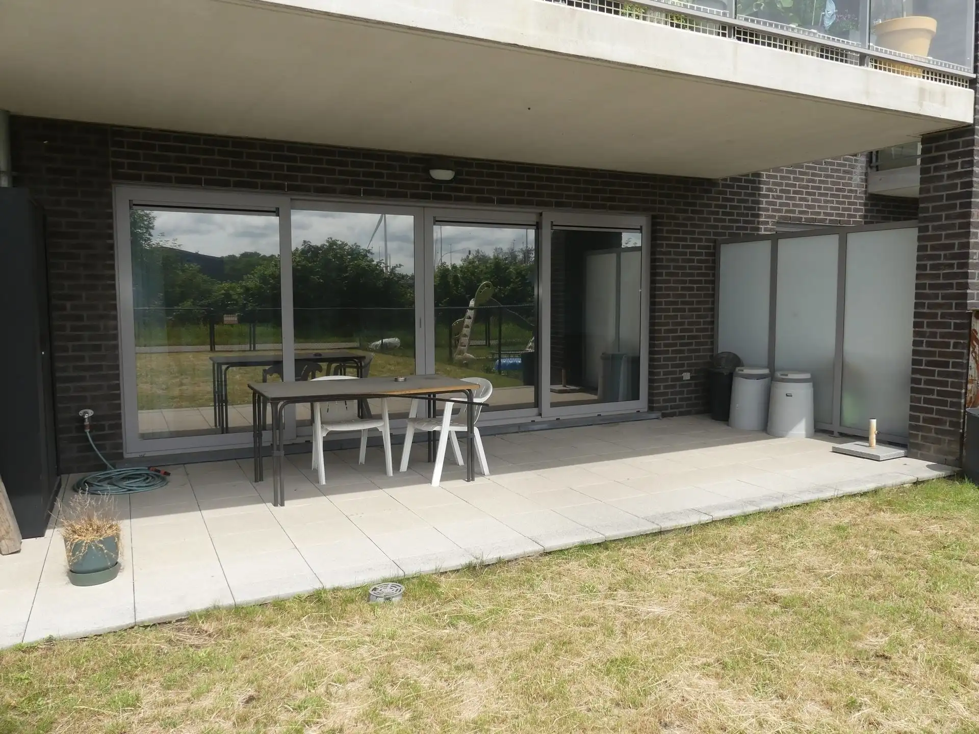 Instapklaar gelijkvloers appartement met zonnige tuin en uniek zicht op het water! foto 6