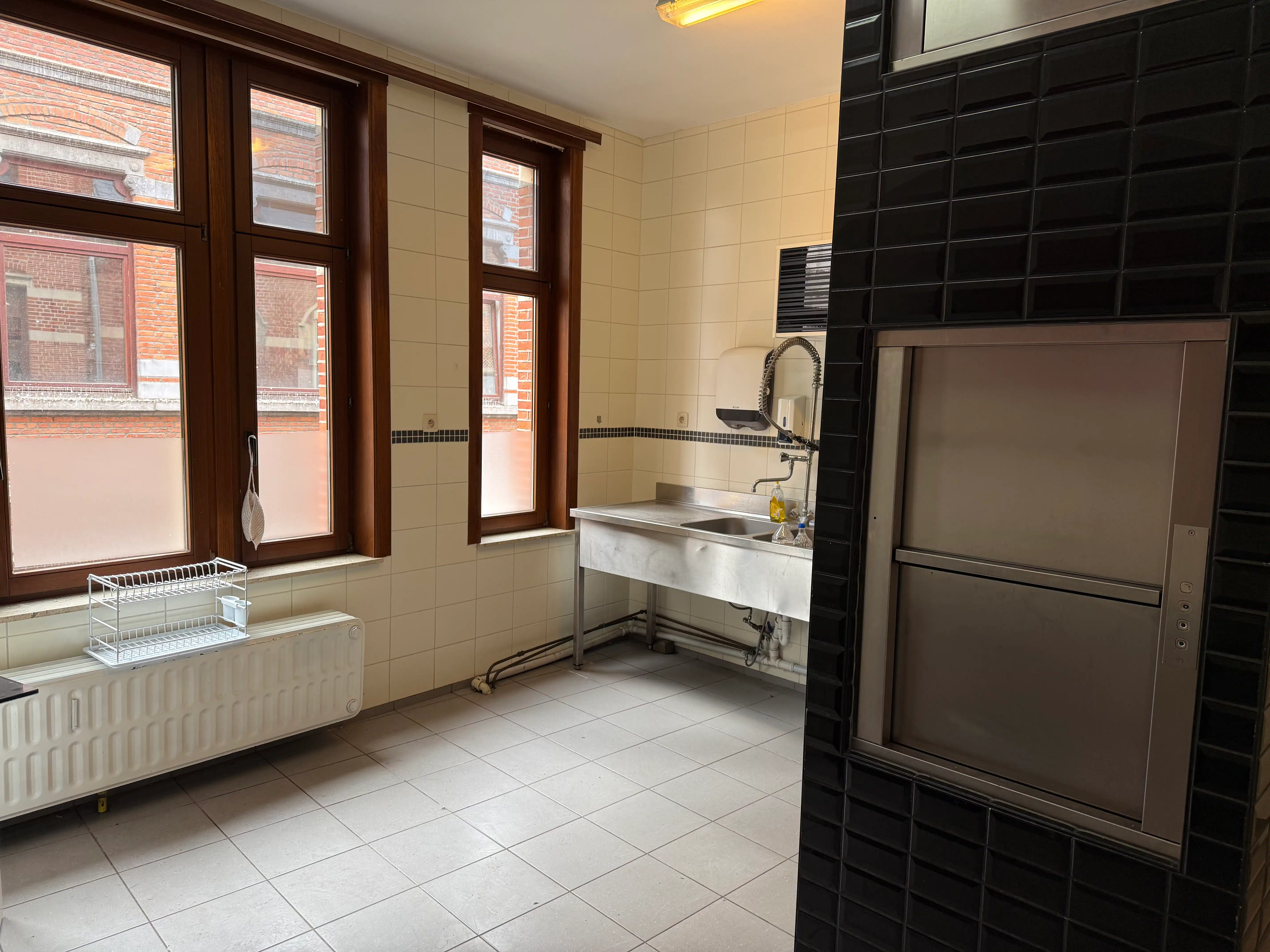 Te huur : Handelspand met woonst foto 9