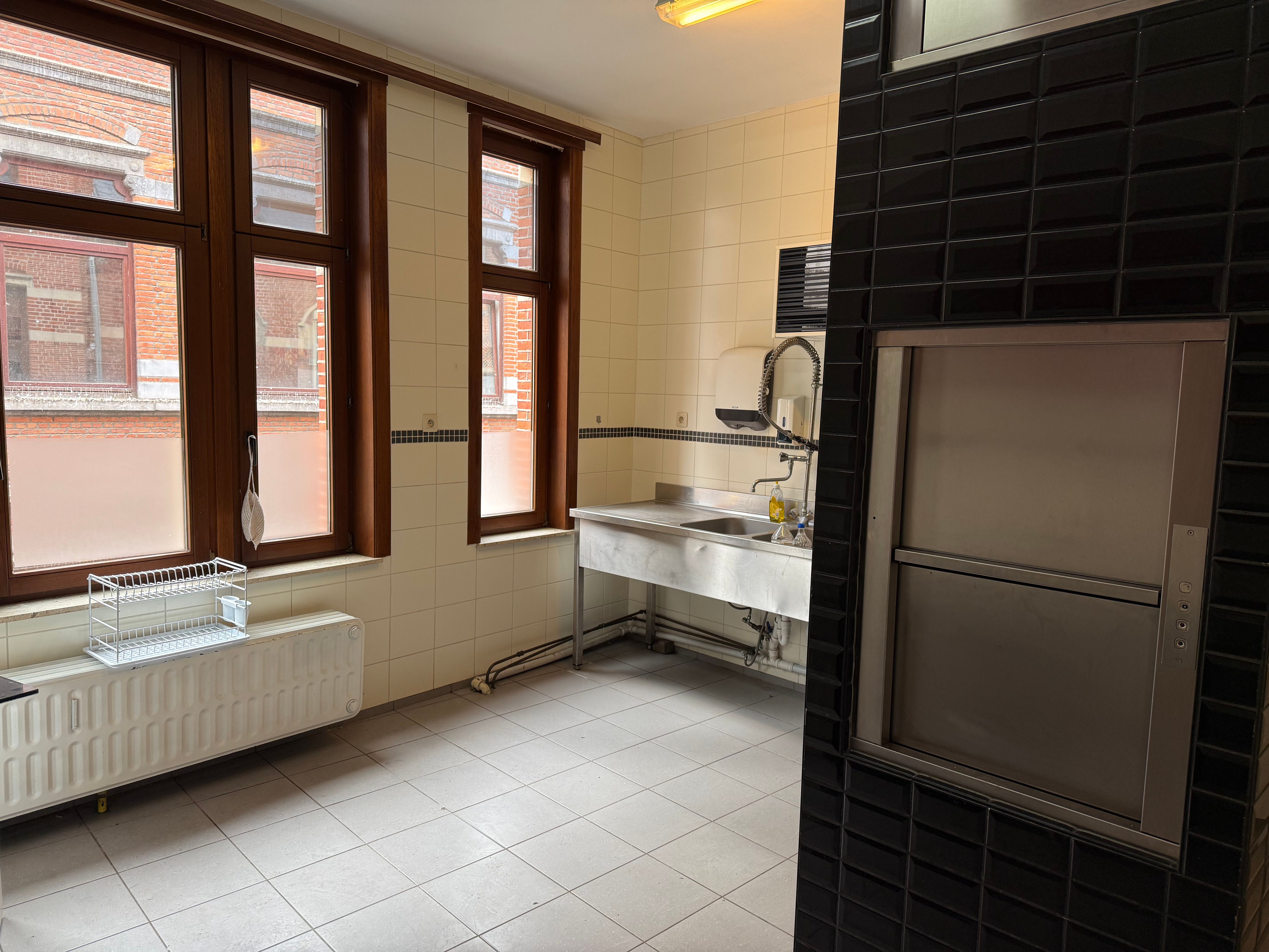 Te huur : Handelspand met woonst foto 8