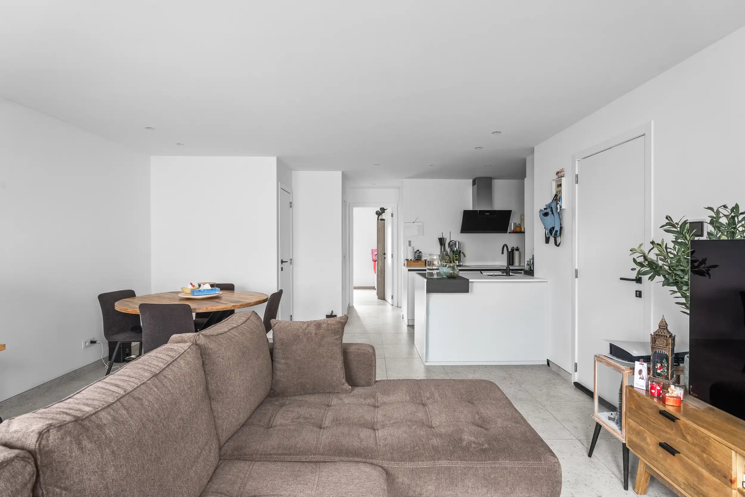 Lichtrijk en hoogwaardig afgewerkt 2-slaapkamerappartement foto 4