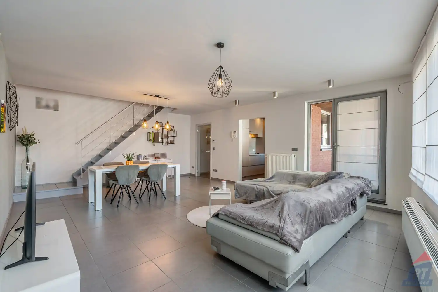Ruime duplex met 2 slaapkamers, 2 terrassen en autostaanplaats op topligging in Sint-Truiden foto 4