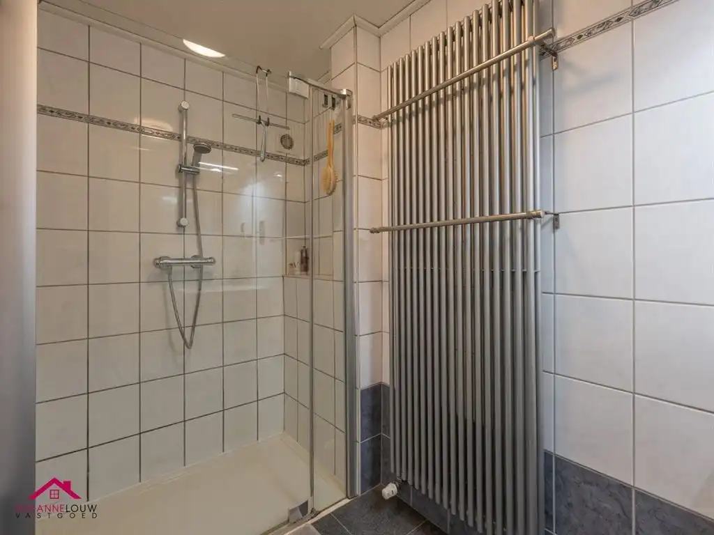 Instapklare, verzorgde half-vrijstaande gezinswoning foto 27