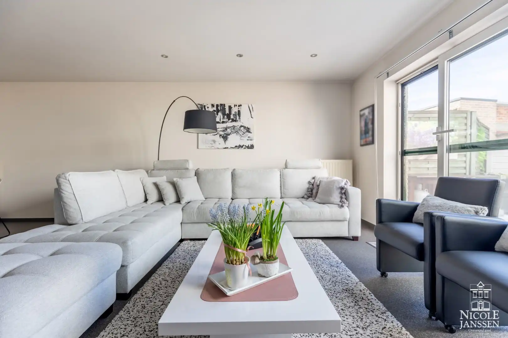 Zeer centraal gelegen en ruim ingedeeld duplex-appartement met mooi terras en garage foto 7