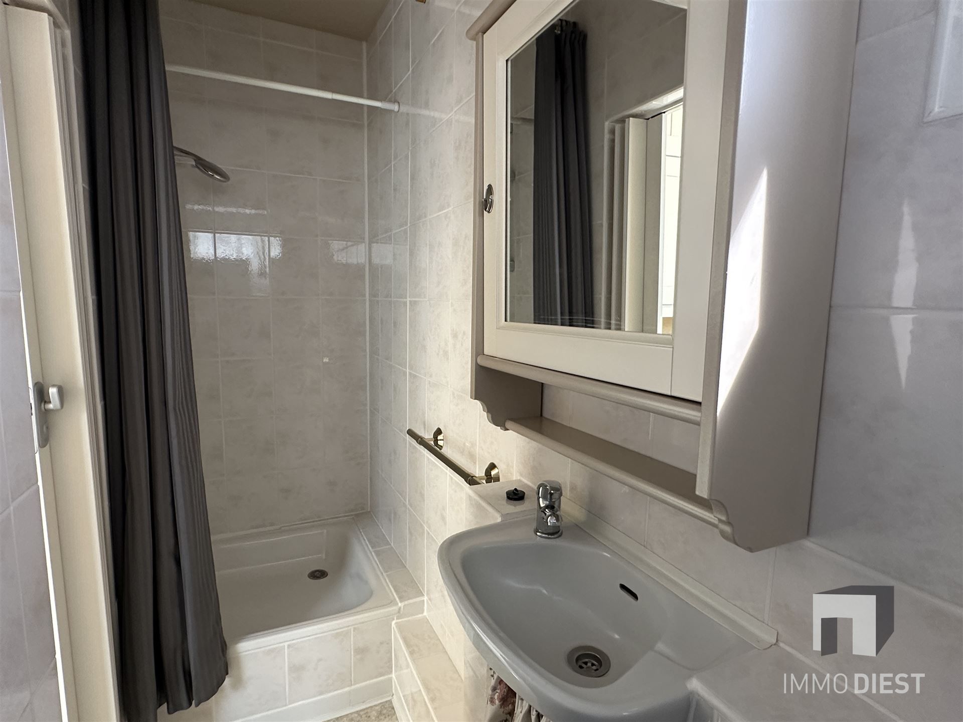 Knappe woning met 3 ruime slaapkamers en mooie tuin - instapklaar foto 16