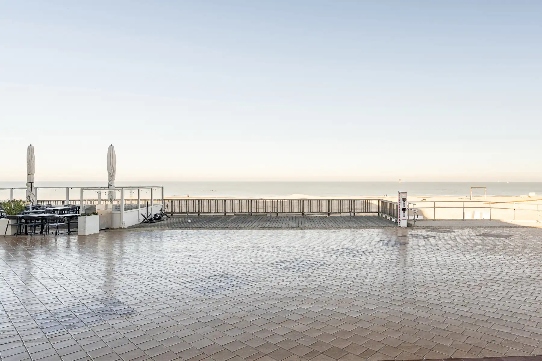 Horeca pand gelegen op een top locatie, op de hoek van de Zeedijk-Knokke en het Lichttorenplein! foto 14