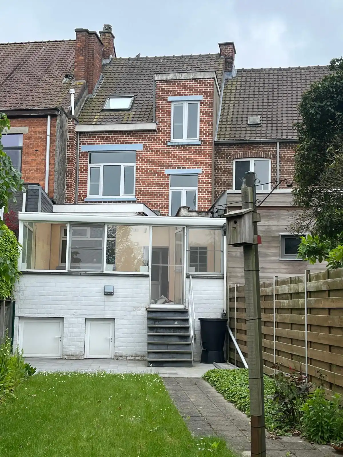 Stadswoning met tuin en parkeerplaats foto 3