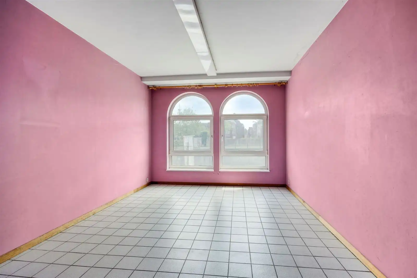 Ruime herenwoning met voormalige dokterspraktijk foto 39