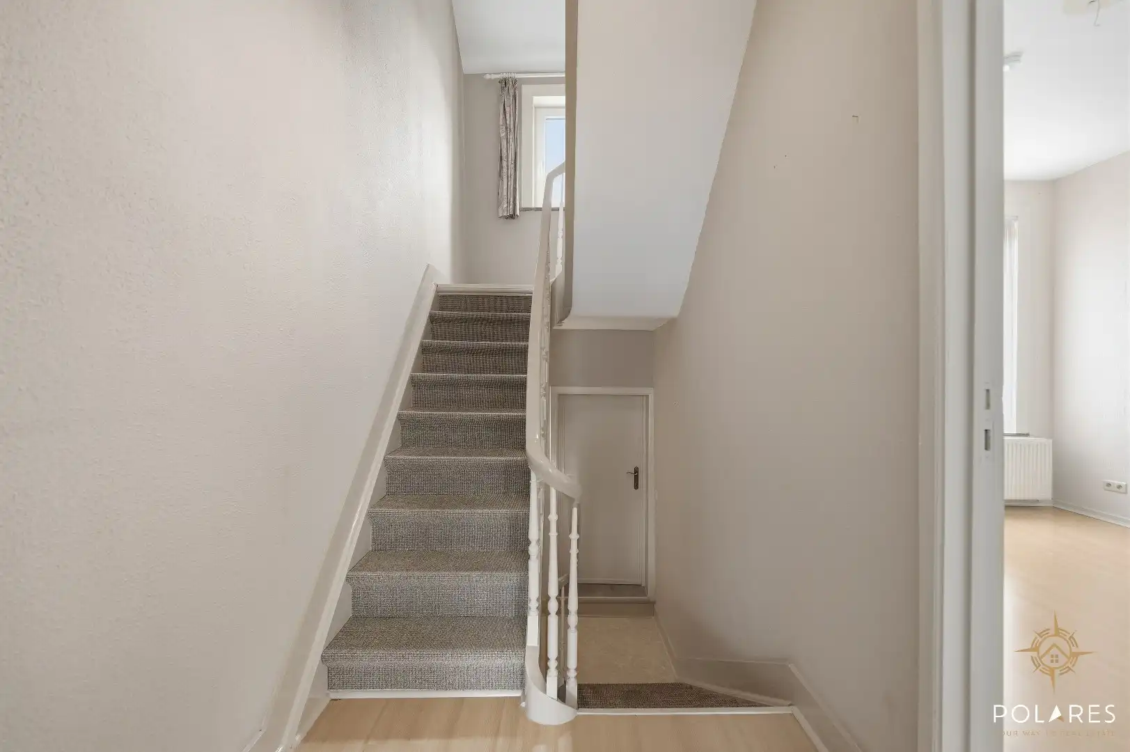 Instapklare rijwoning met 4 slaapkamers en leuke tuin! foto 11