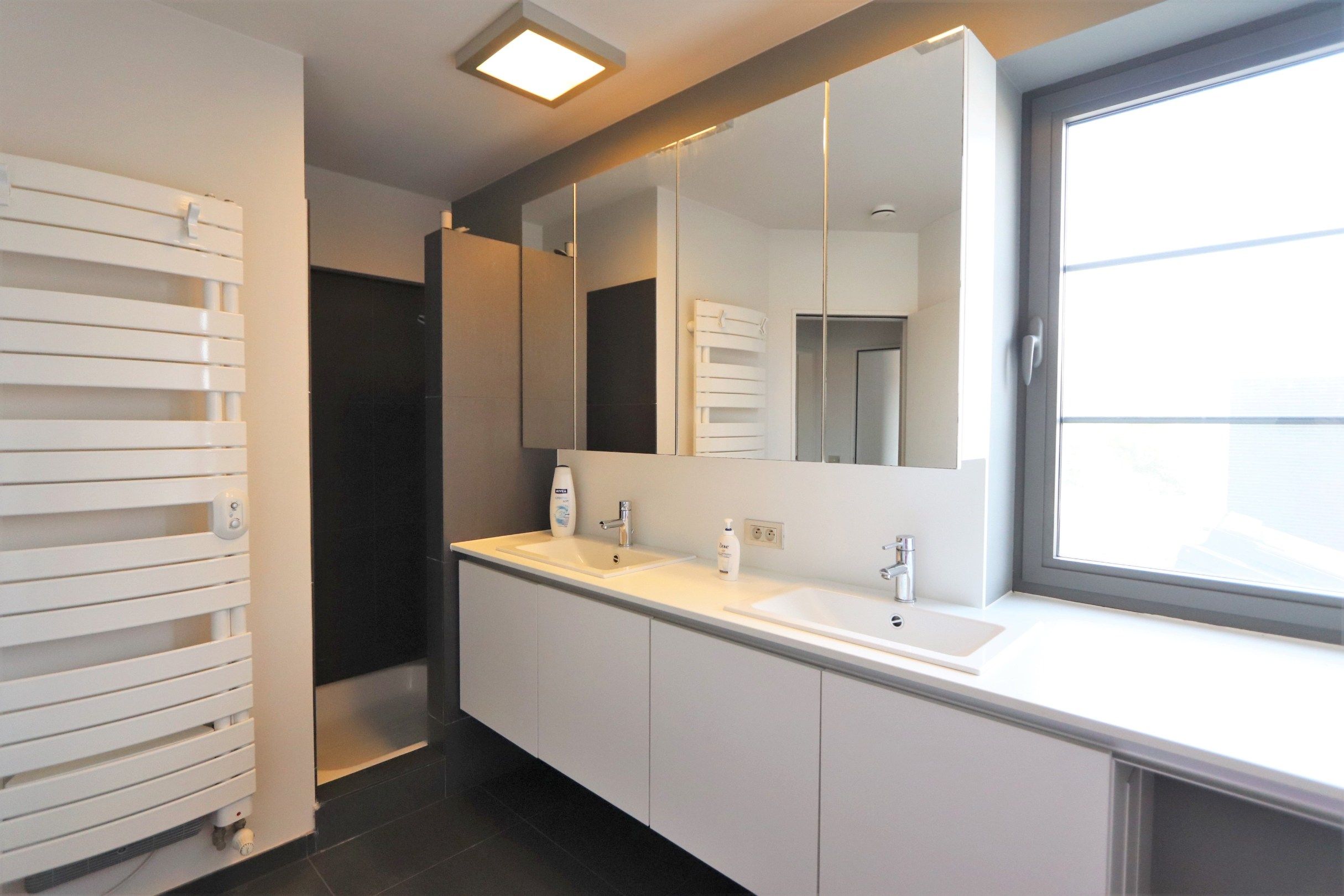 MODERN TWEESLAAPKAMERAPPARTEMENT MET TERRAS foto 9