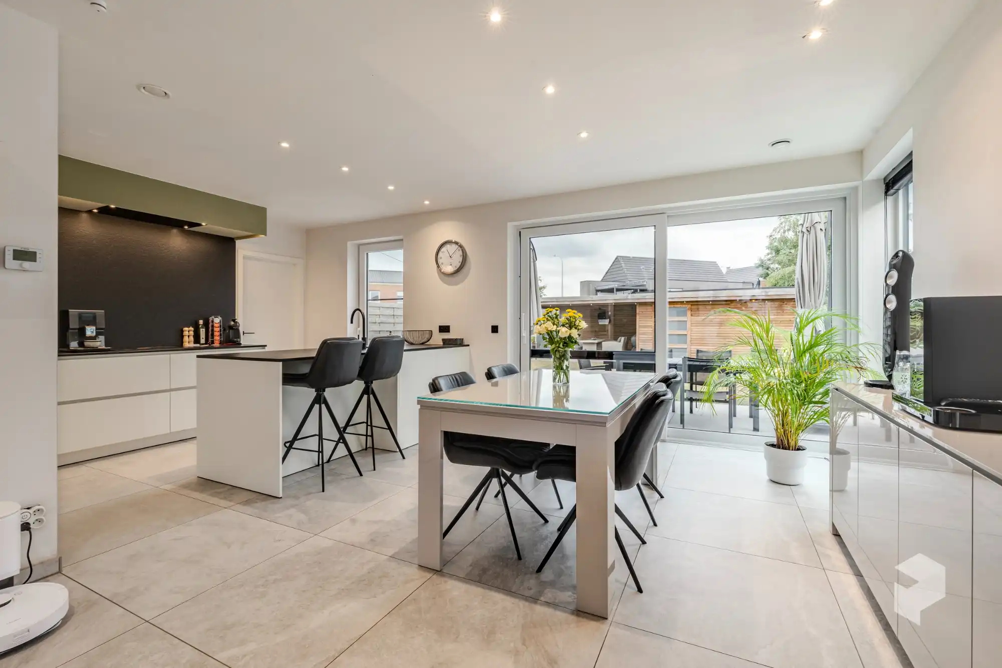 Recente (bj. 2023) royale woning met 4 SLPK (5 mogelijk) en grote tuin (EPC A) foto 5