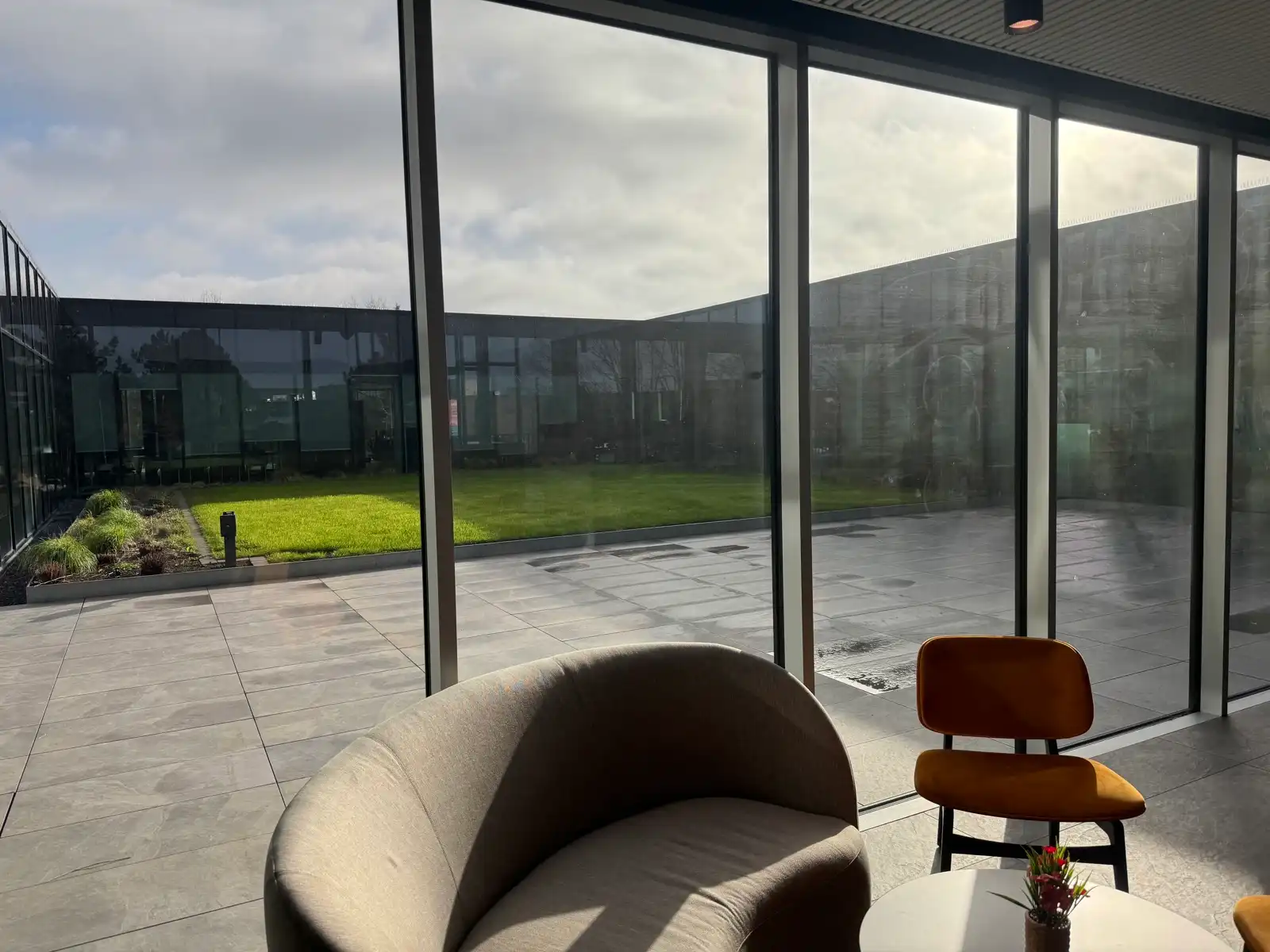 Kantoorruimte te huur in Square One – Geel foto 10