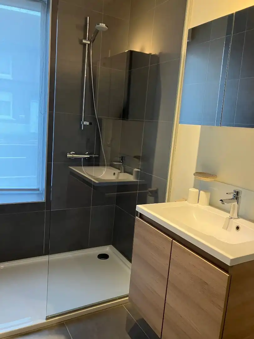 Recent appartement met garage in centrum Rekkem! foto 2