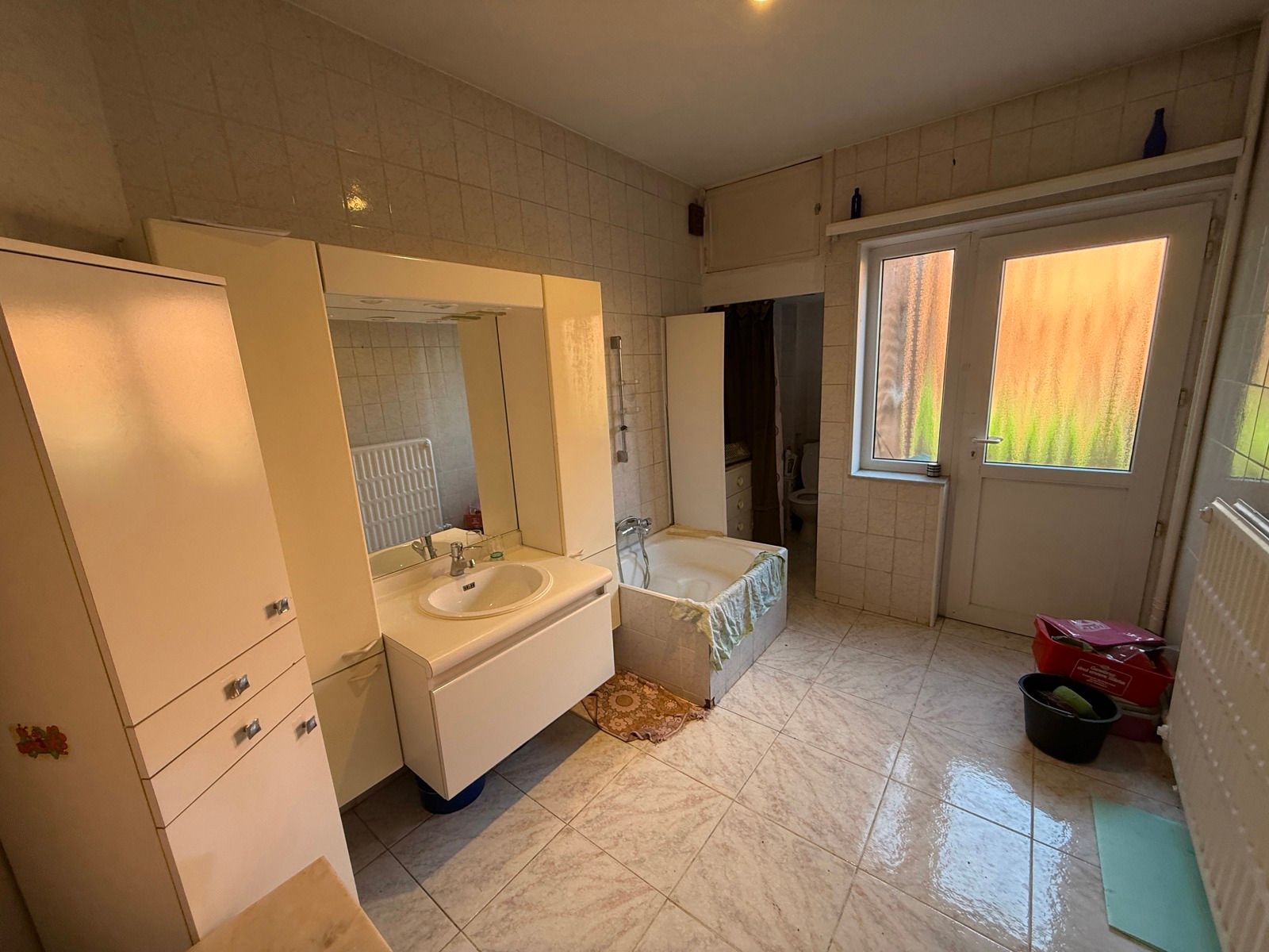 Goed gelegen woning met vier slaapkamers foto 6
