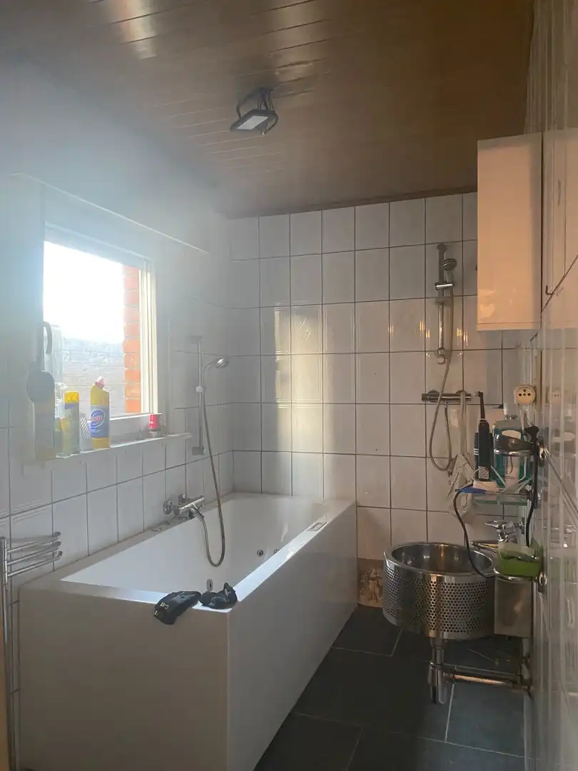 Centraal gelegen te renoveren woning met ruime garage en achterliggende tuin foto 6