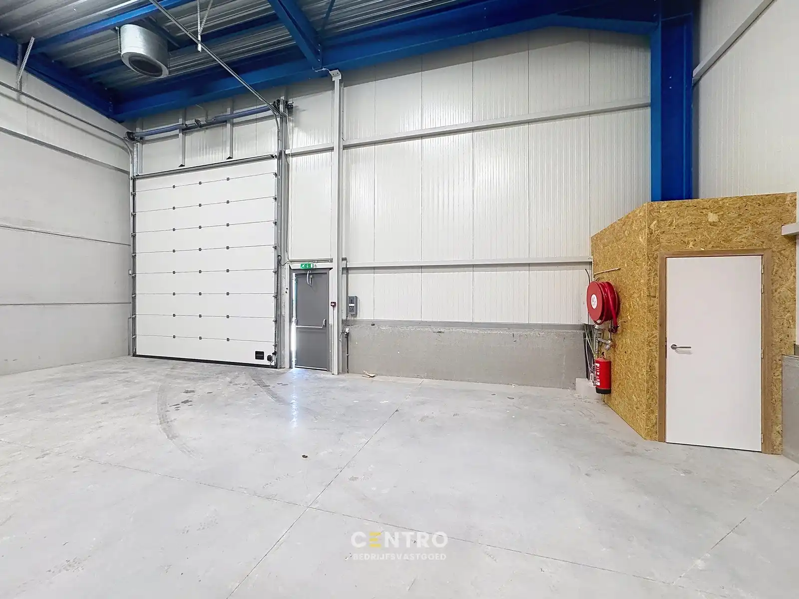NB KMO-UNIT (238.65m²) met mezzanine (74.37m²) te koop met 2 private parkeerplaatsen voor de deur, elektrische sectionaalpoort en sanitair blok op industriezone "Herdersbrug" te 8000 Brugge foto 5