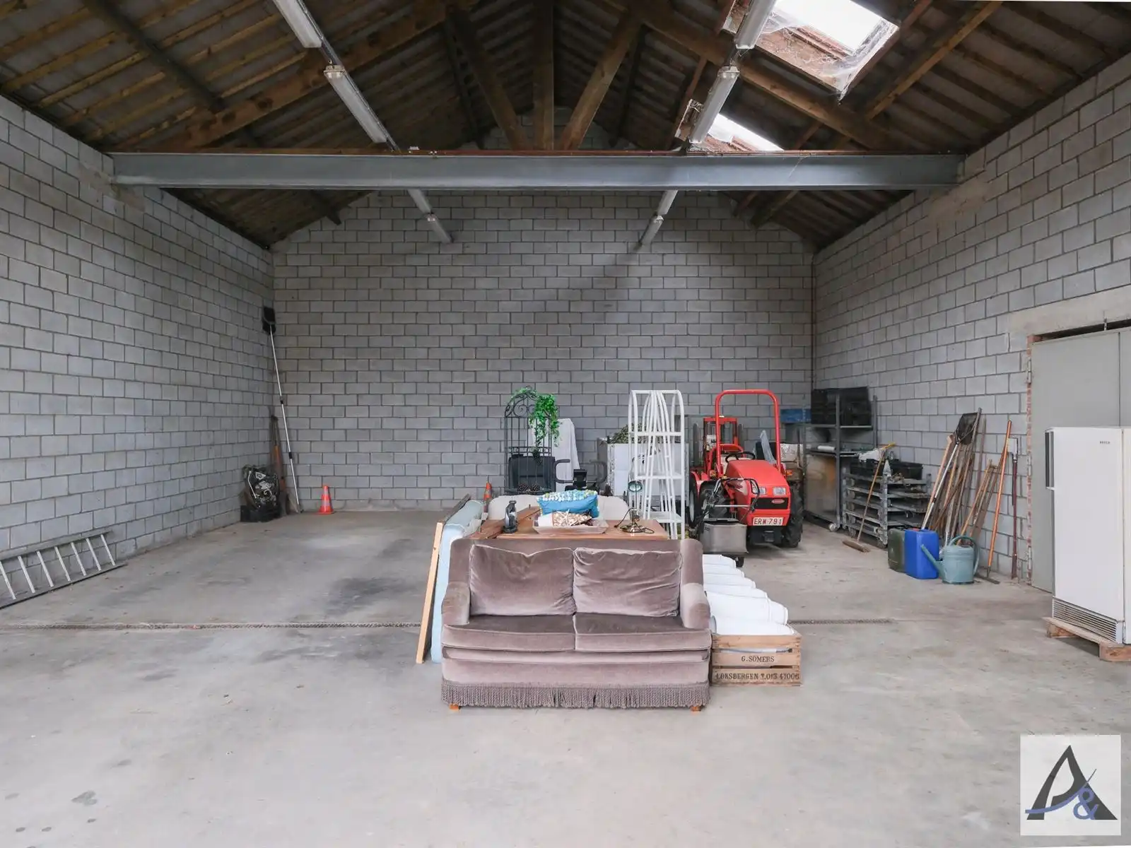 Exclusieve villa met ruime loods in hartje Munsterbilzen foto 17