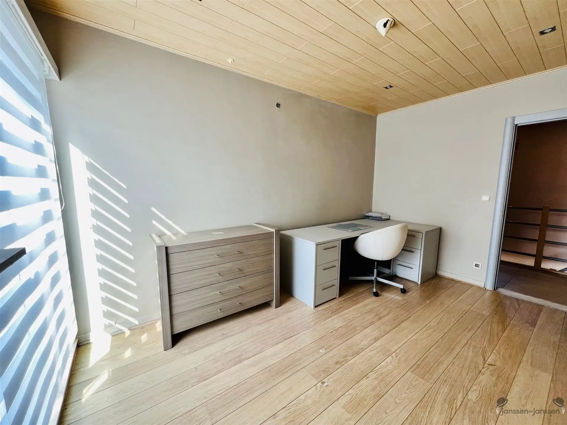 Ruime woning met 5 slaapkamers foto 16