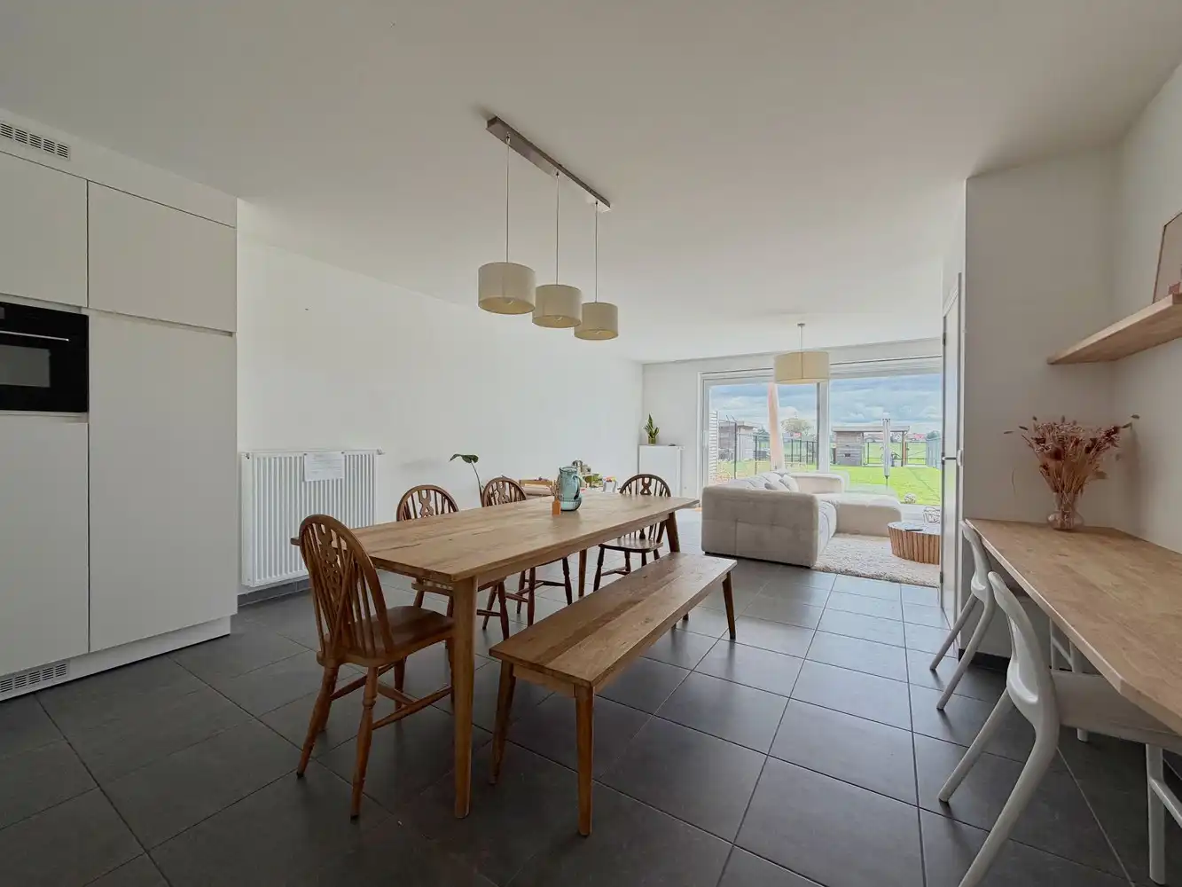 Recente, energiezuinige woning met landelijk verzicht foto 4