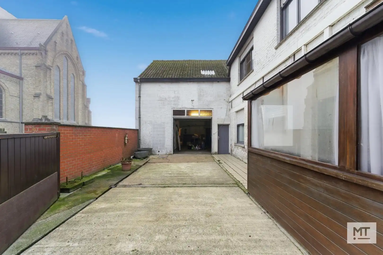 Bijzonder ruim gebouw met magazijn in de dorpskern van Zandvoorde (Zonnebeke) foto 14