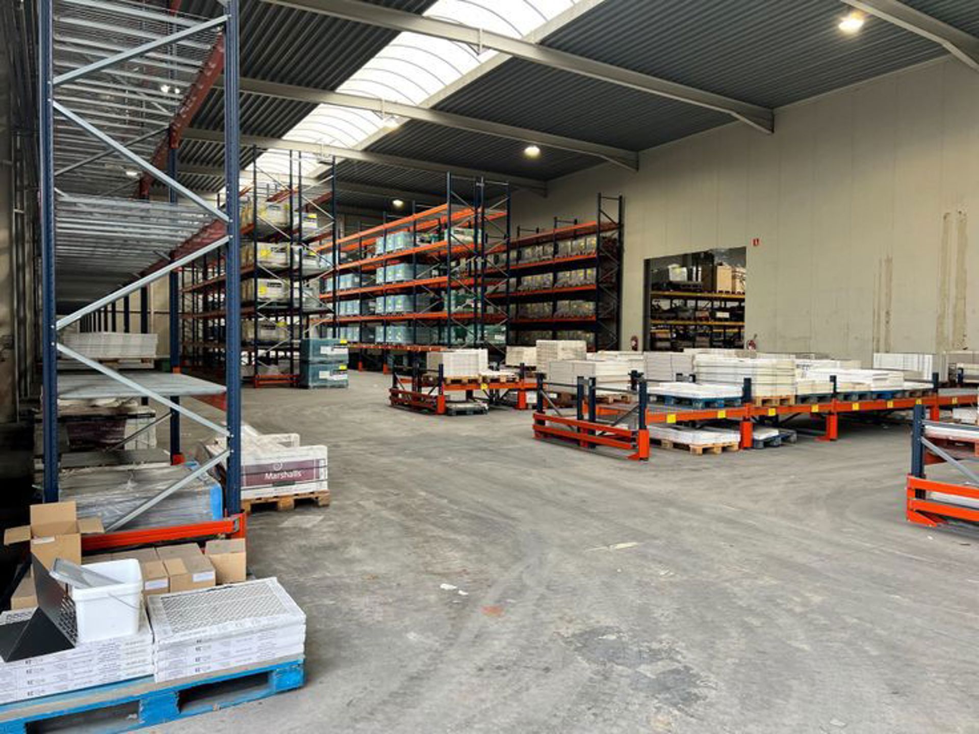 Magazijnen van 5.299 m² en 7.500 m² met verhard terrein foto 5